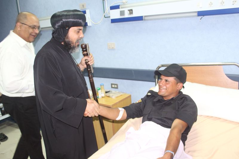 بالصور نيافة الانبا ابوللو يزور