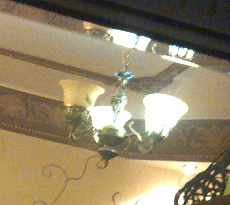 ثريات للبيع