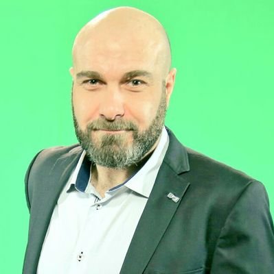 عاجل ساعات المخرج اللبناني فادي داغر يشهر اسلامه بالرياض